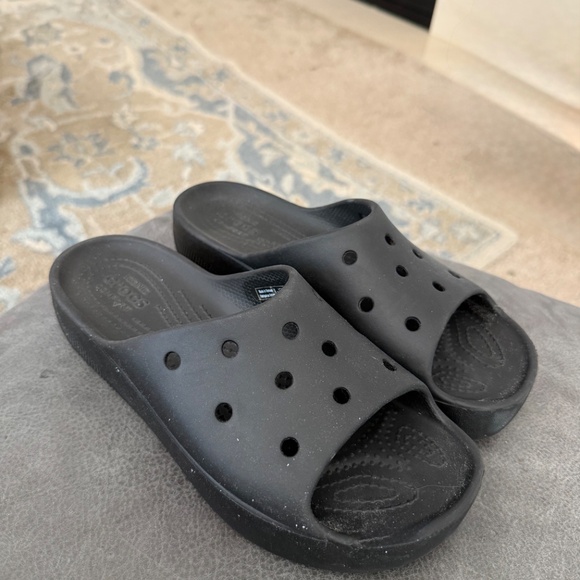 Crocs Classic Platform Sides Sandals  Black - Picture 2 of 5